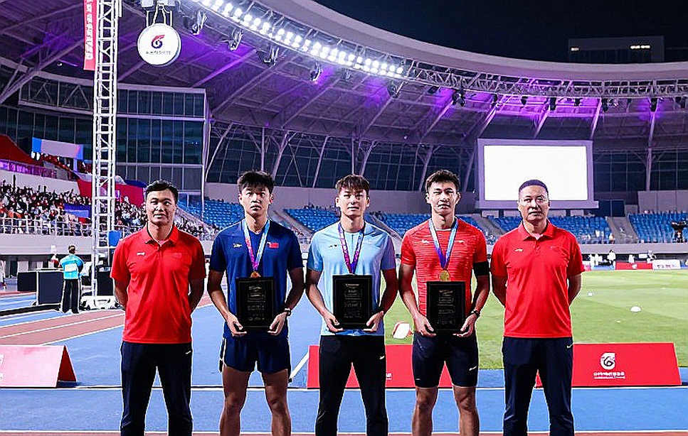 Chồng cõng vợ chạy đua tại Cần Giờ: Khi sân khấu thể thao không cần khán giả để tỏa sáng