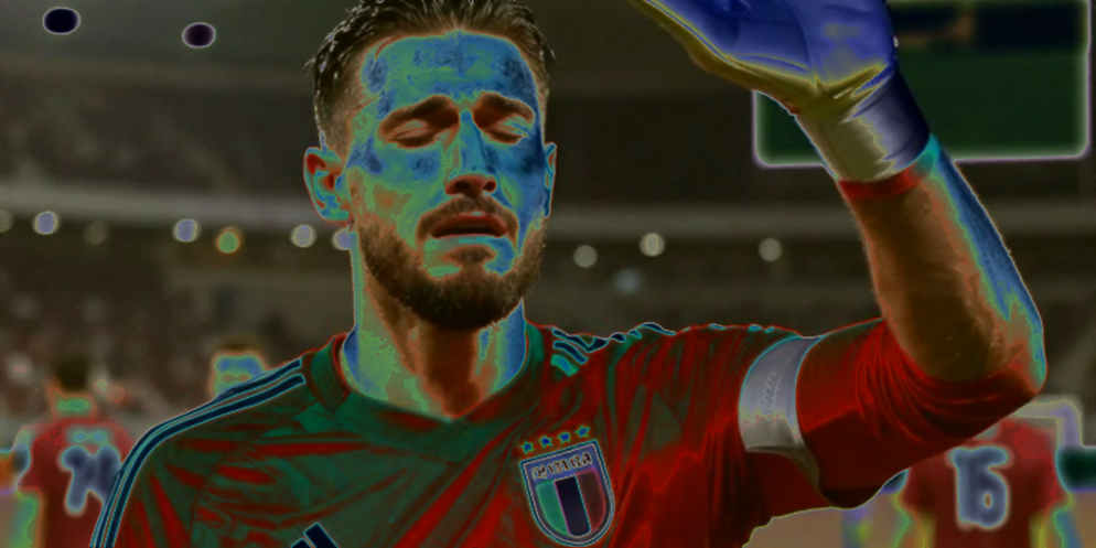 Đêm Paris 4-2 và bức ảnh bị xóa: bài kiểm tra nguồn tin mà khán đài phải vượt qua