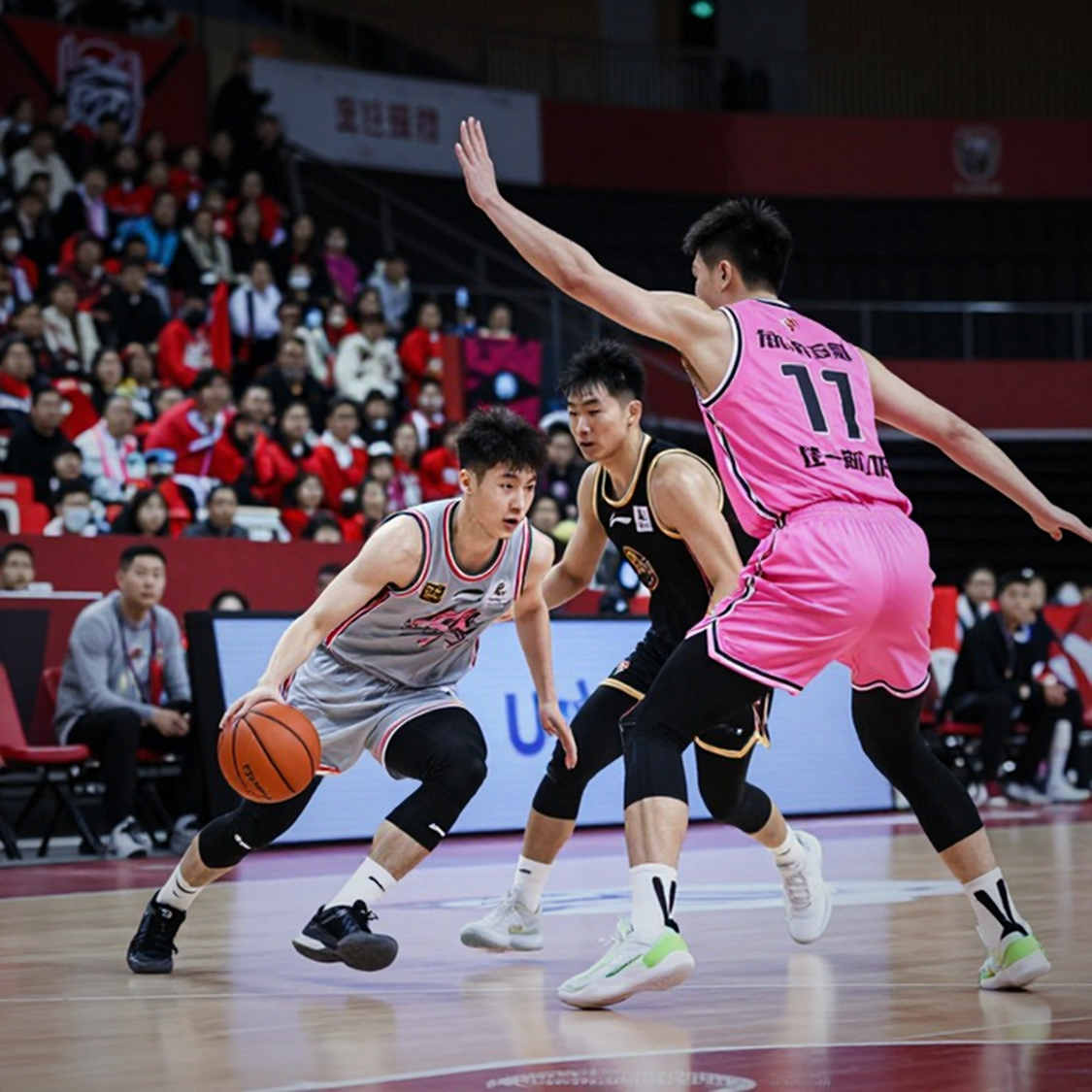 Barcelona Bàsquet's Frontcourt Torn Before EuroLeague: Makoundou Out 7 Weeks, Evbuowman Out 3 Weeks