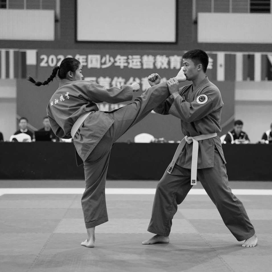 Sal Everett hạ knock-out Ozzy Martin ở giây 1:57: Khi UFC tự mở cửa sau cho trợ lý của chủ tịch