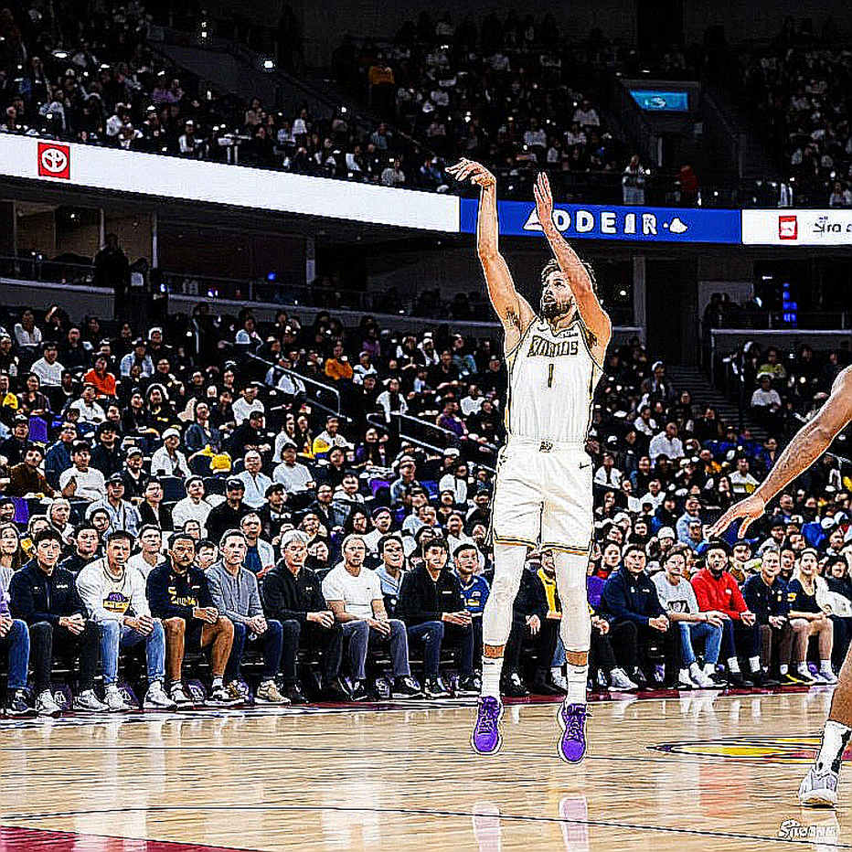 Nine Layers of Reading a Basketball Game: From the Box Score to the Coverage Zone Nine Layers of Reading a Basketball Game: From the Box Score to the Coverage Zone