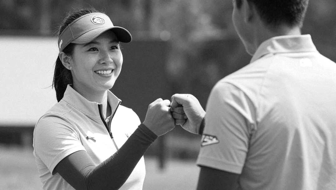 Tám chiều phân tích golf và kỷ luật của một bảng số trống