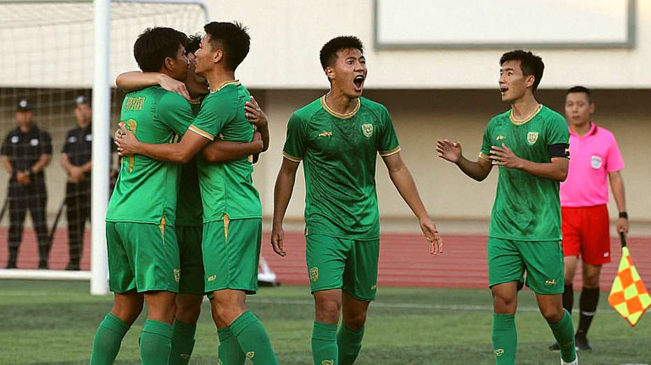 Chiếc giày trên trán Ricardo Marín: Clásico Nacional, ký ức Bofo và một bàn thắng mẫu