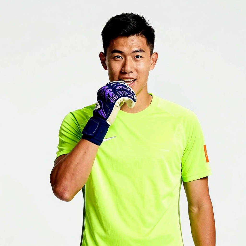 Rách bắp chân của Nguyễn Xuân Sơn: điểm neo duy nhất bị rút khỏi tuyến đầu tuyển Việt Nam
