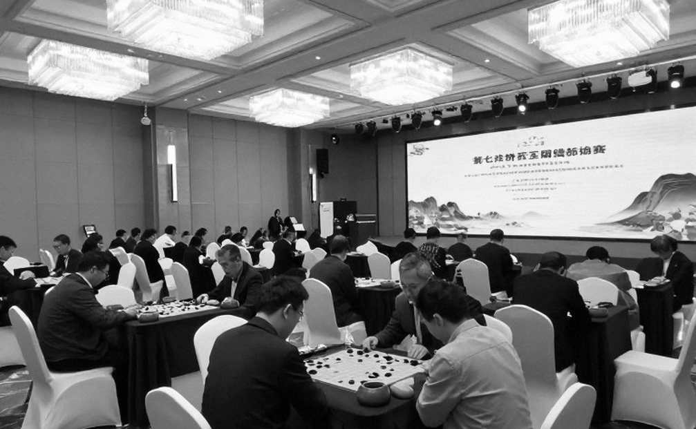Voi Gambit, David Anton và lỗ hổng dữ liệu của một bản tin khai cuộc