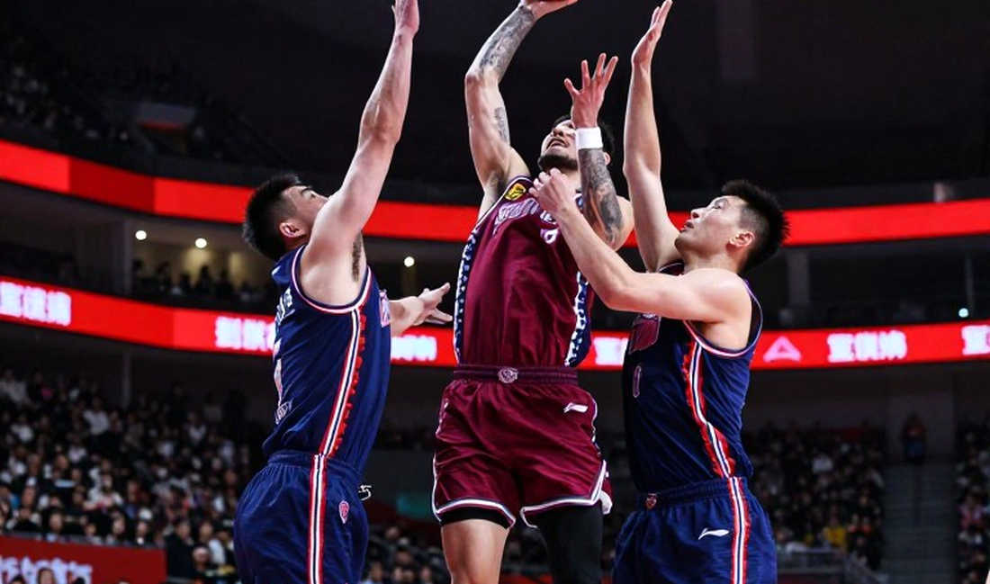 HLV Corey Gaines và triết lý không hội ý: Bước ngoặt của bóng rổ nữ Nhật Bản?