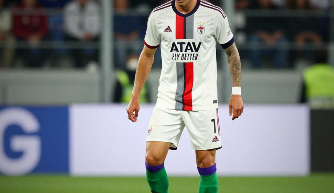 Bayern Munich theo đuổi Givairo Read: Hợp đồng mắc kẹt của Sacha Boey và giới hạn 70 triệu euro