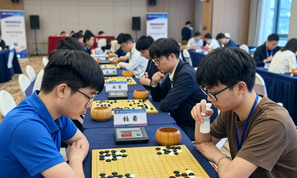Sáu ván cờ không ai buồn học: Khi Trắng lặng lẽ từ chối lý thuyết