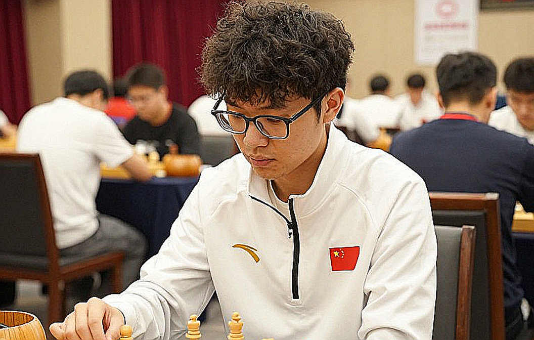 Khi tên Chủ tịch FIDE bị viết sai: chiếc ghế trống trong phòng biên tập cờ vua